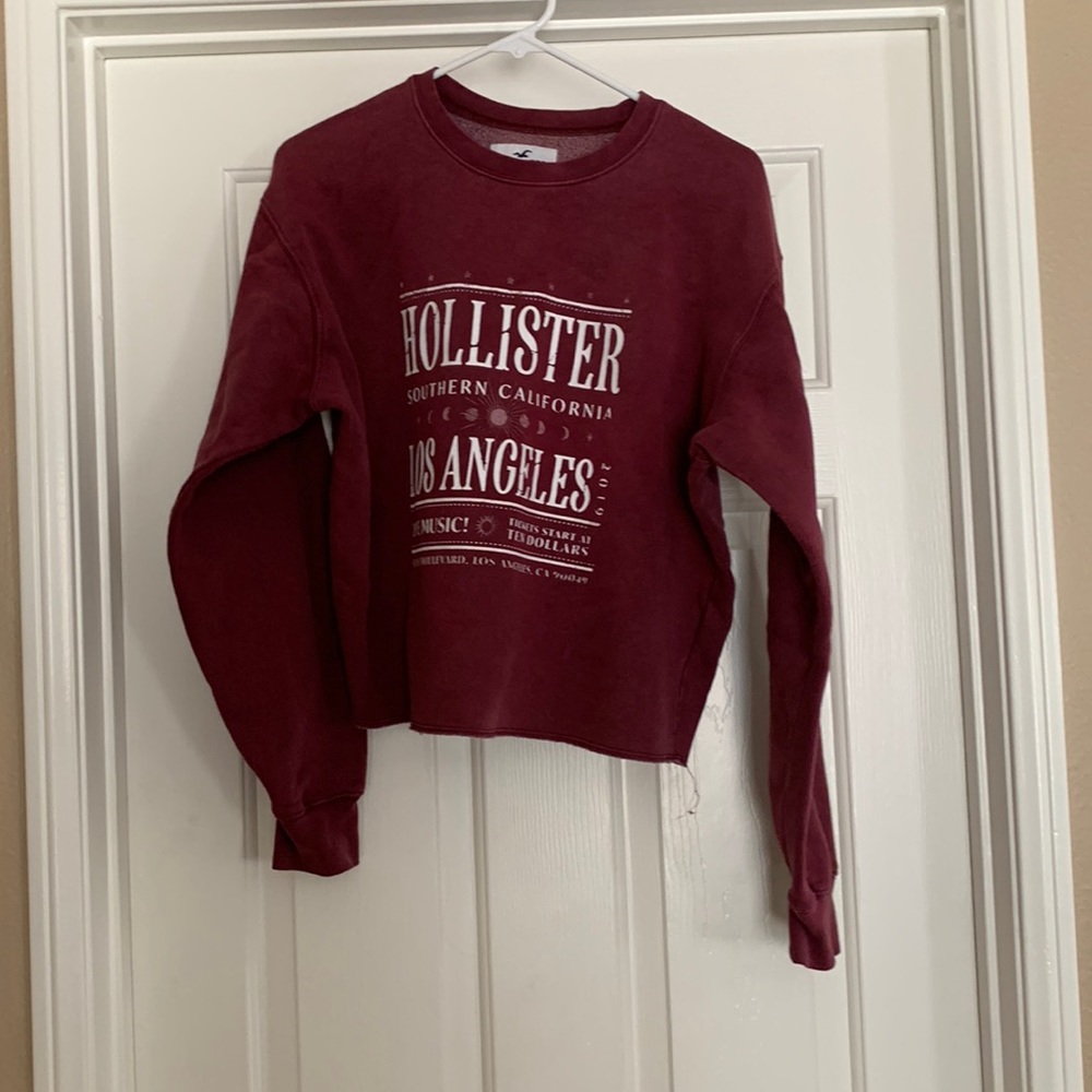 “Hollister”- cropped crewneck